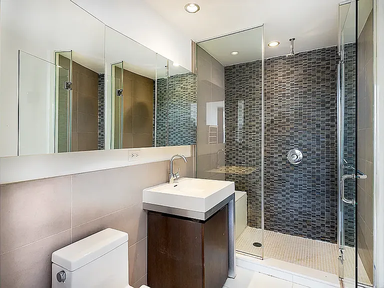214 N 11th St #5C — Photo 14