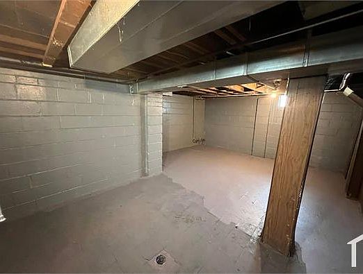 4th image of 7446 Rosemont Ave
