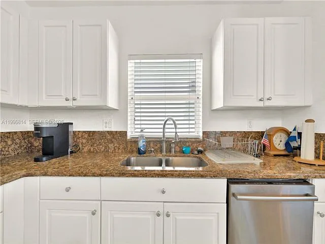12046 SW 133rd Ter — Photo 7