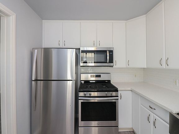 3rd image of 717 E Medio St #11
