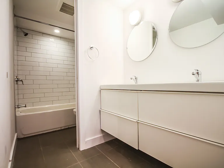 1148 Woodroffe Ave #B — Photo 6