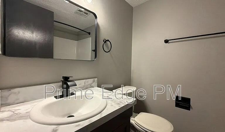 1121 N 28th St #6 — Photo 15