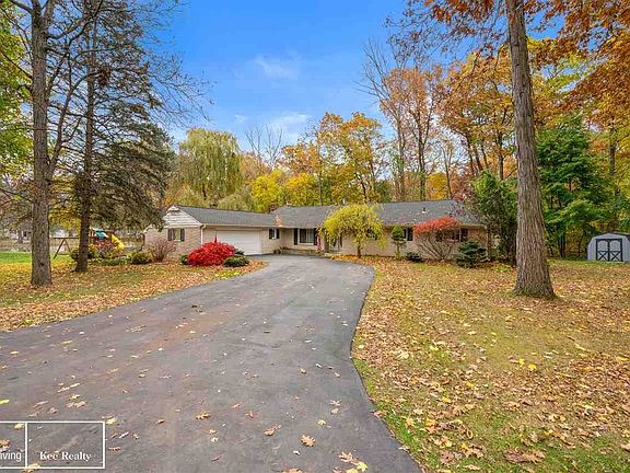 2nd image of 2574 Oakdale Dr