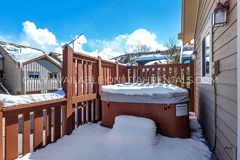 4 bed, 3.5 bath, 2192 sqft, $4,099 — Photo 4