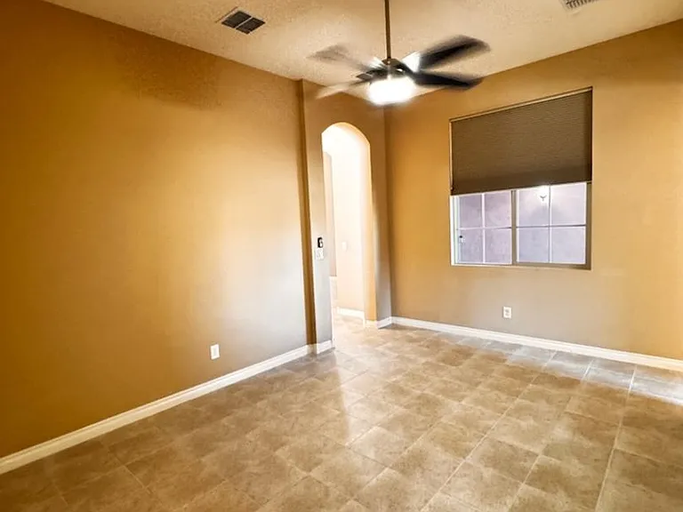 268 E Powell Way — Photo 43