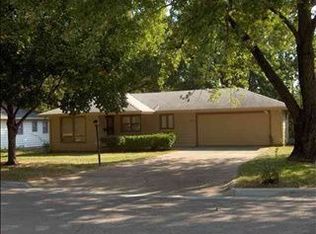 2236 SW Prairie Rd, Topeka, KS 66614