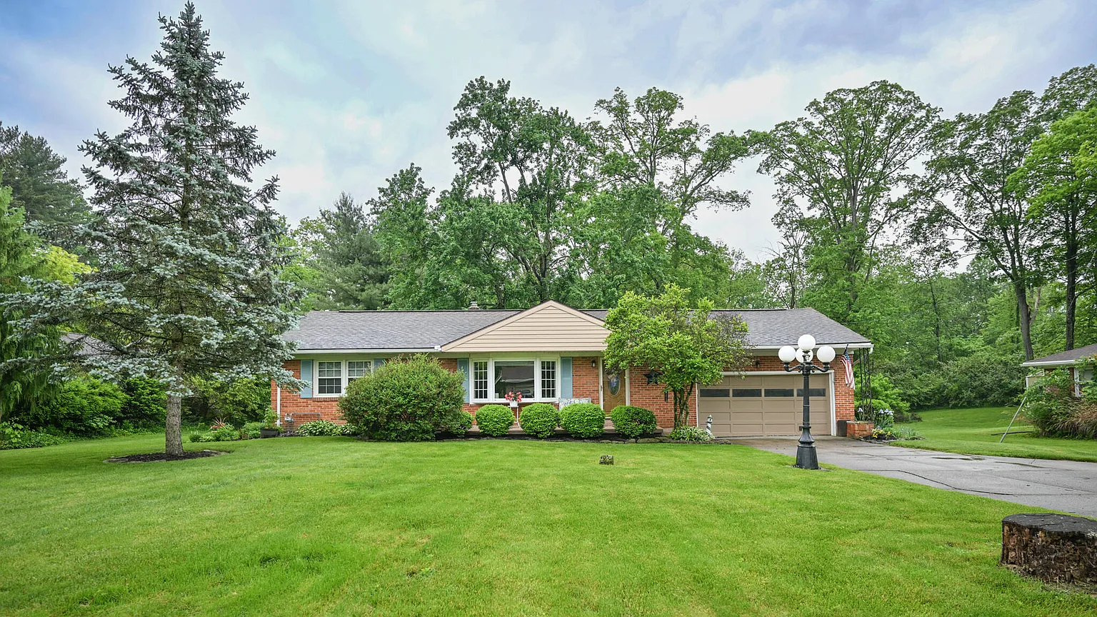 635 Dorchester Dr photo 1
