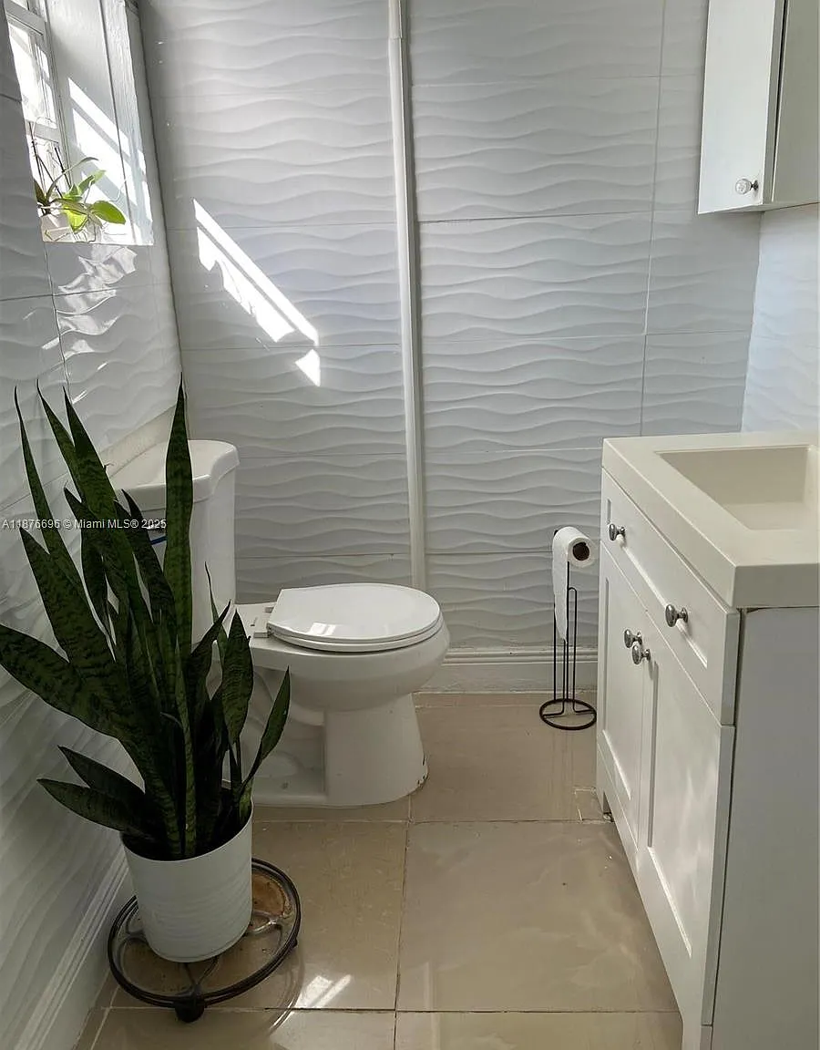2 bed, 1.5 bath, $2,200 — Photo 2