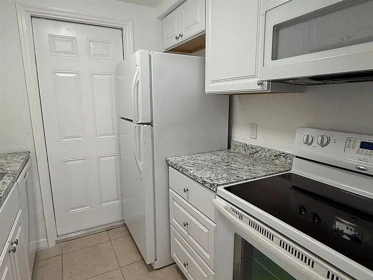 4934 Getner St — Photo 11
