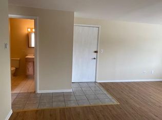 283 7th St APT 2A, Wheeling, IL 60090