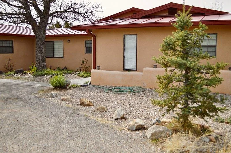 3 bed, 2200 sqft, $2,950 — Photo 2