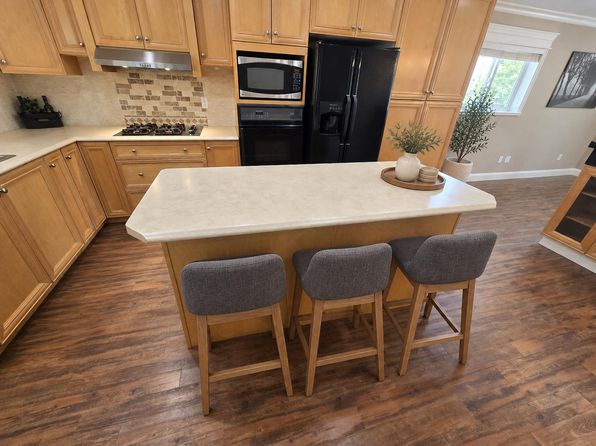 3 bedroom rental in Surrey — photo 9