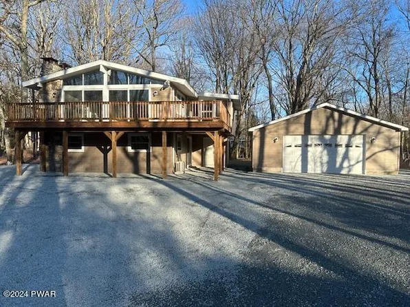 143 Hillcrest Dr, Lords Valley, PA 18428