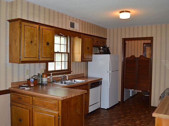5th image of 2054 Bensonwood Dr