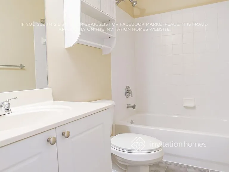 940 Island Bluff Ln — Photo 9