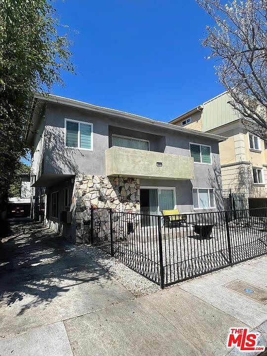 1st image of 629 N West Knoll Dr APT 2