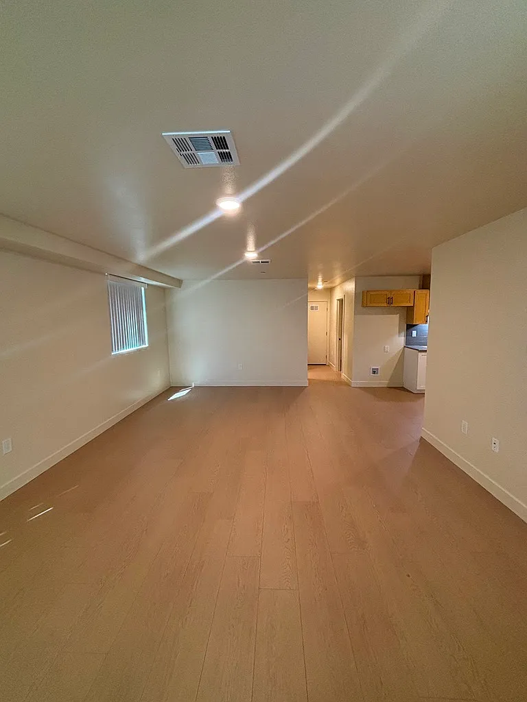 6 bed, $4,400 — Photo 3