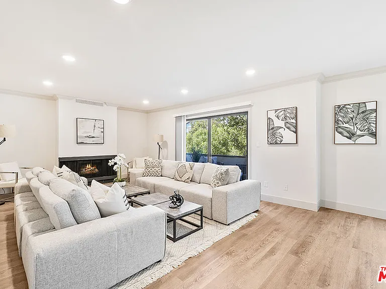 821 E 3rd St #209 — Photo 19