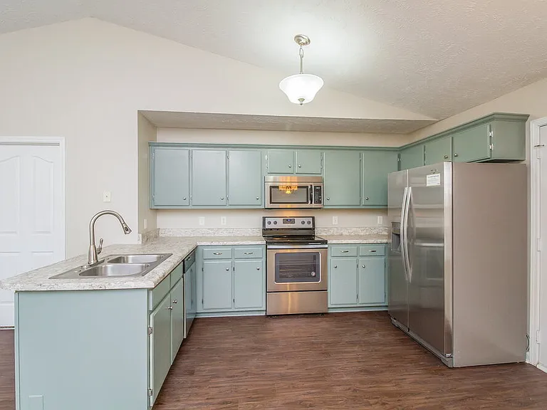 1147 Melvin Dr — Photo 5