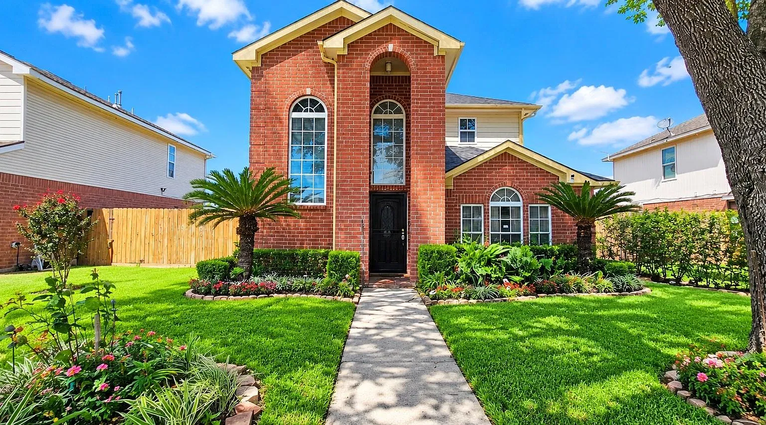 3 bed, 2.5 bath, 1729 sqft, $1,700 — Photo 1