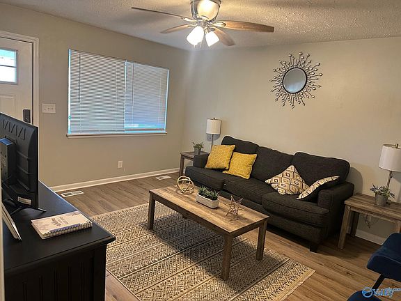 3rd image of 4240 Teejay Dr NW