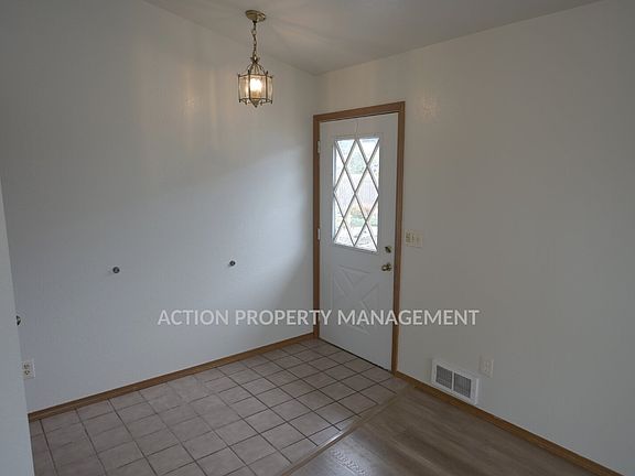 4th image of 52 Crownview Ln
