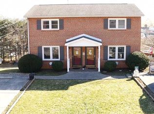 24 Montgomery Rd, Staunton, VA 24401