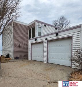 572 W Lakeshore Dr, Lincoln, NE, 68528
