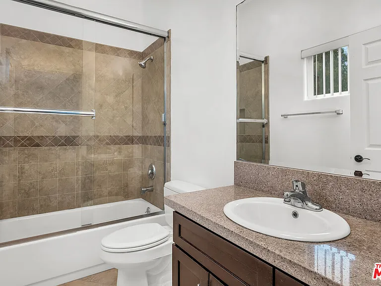 7338 Balboa Blvd #6 — Photo 13