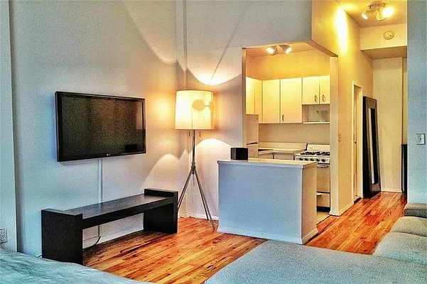 Rented by Buchbinder & Warren | media 10