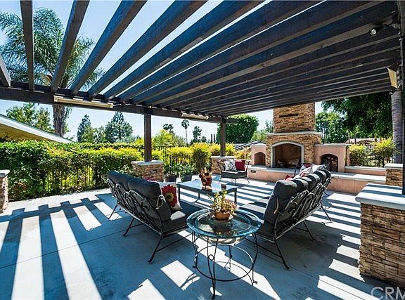 Stunning outdoor entertaining area with fireplace