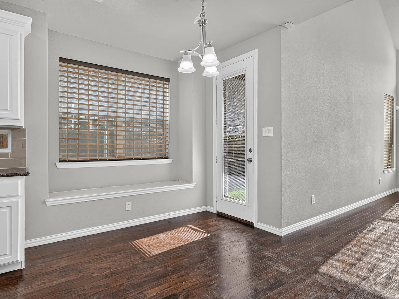 5 bed, 3460 sqft, $3,750 — Photo 4