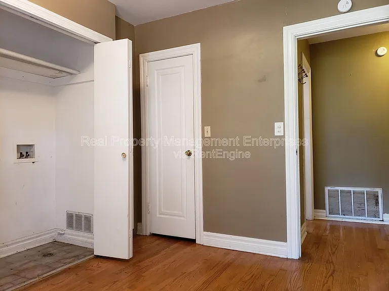 1112 NW 44th St — Photo 9