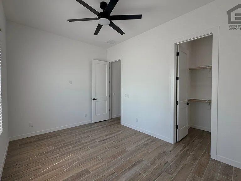 18146 W Morning Vista Ln — Photo 21