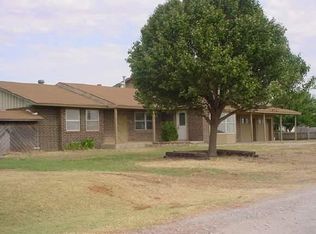 1505 N Lewis Rd, Weatherford, OK 73096