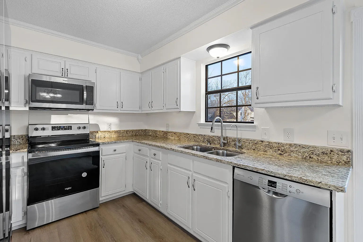3 bed, 1800 sqft, $2,095 — Photo 4