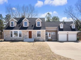 590 Highway 36 W, Roseville, MN 55113