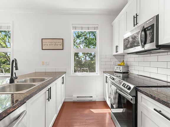3rd image of 1375 View Cres #303