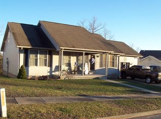 208 Marcum Dr, Beattyville, KY 41311