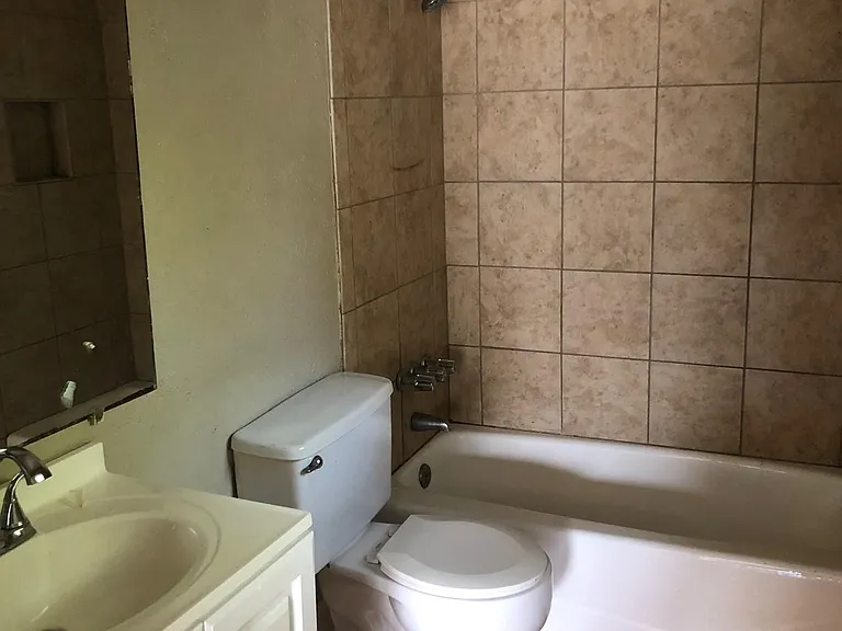 4421 Kirkwood Dr — Photo 4