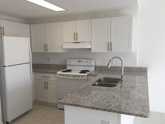 3rd image of 3410 Coral Way APT 605