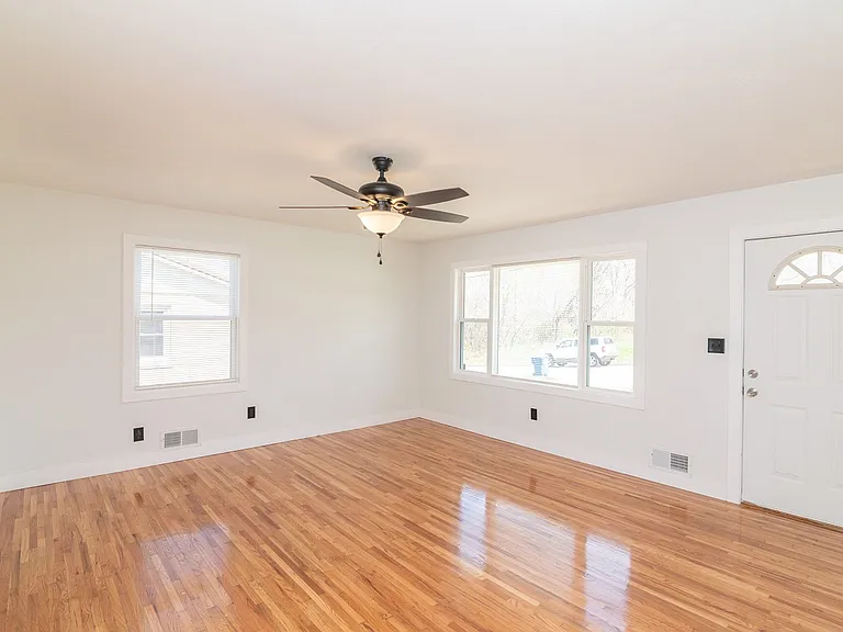 110 N Bluff St — Photo 4