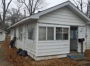 902 N Howard St, Robinson, IL 62454
