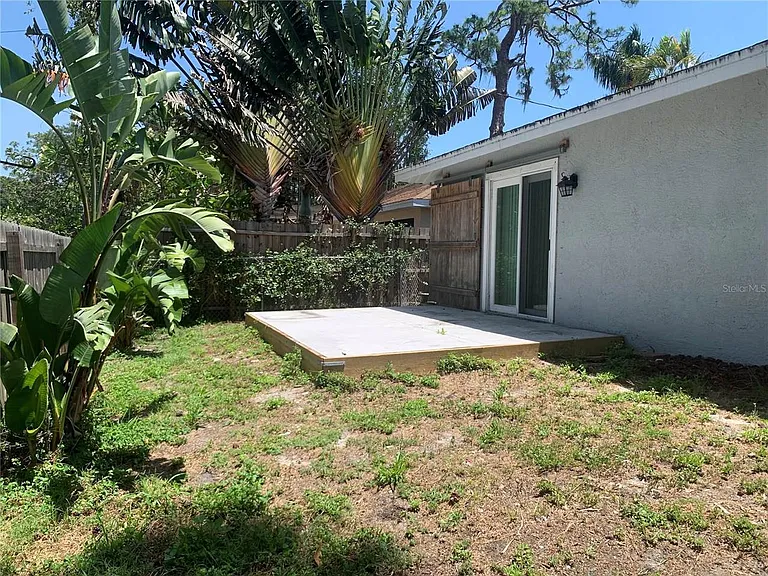 1875 Vamo Dr — Photo 15