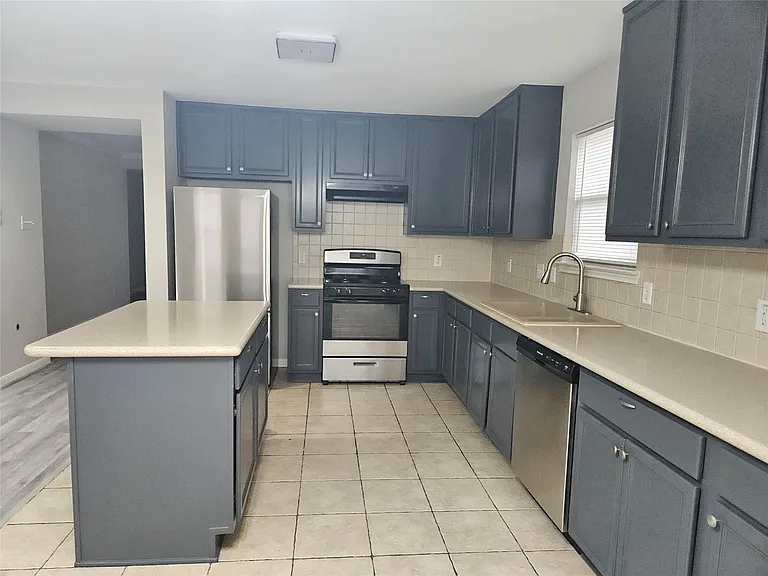 1130 Concord Pl — Photo 11