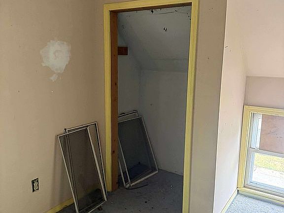 3rd image of 414 E 6th St