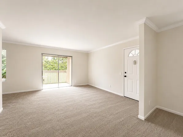 8620 Via Mallorca APT H, La Jolla, CA 92037