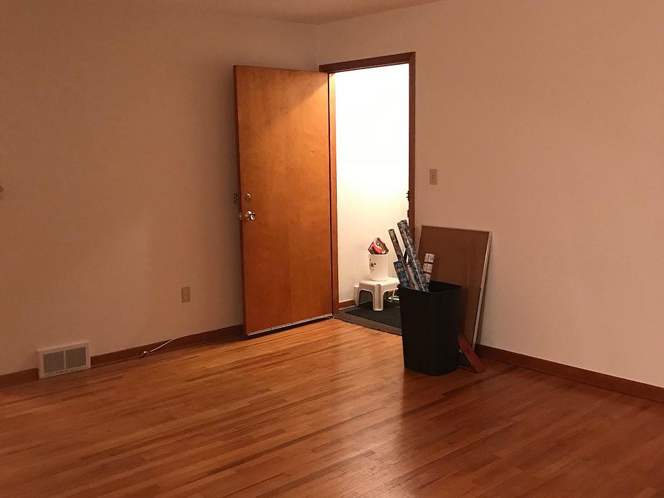 LIVING ROOM/ OAK FLOORS