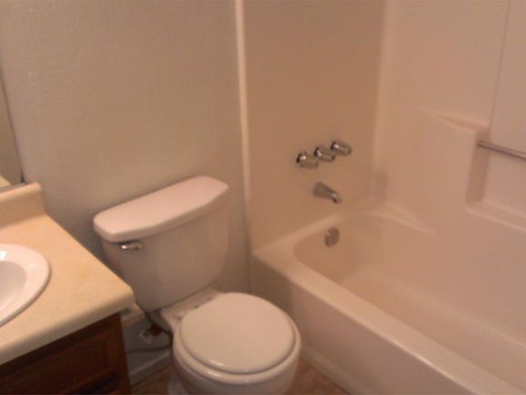 4th image of 13901 Lemoli Ave APT 3