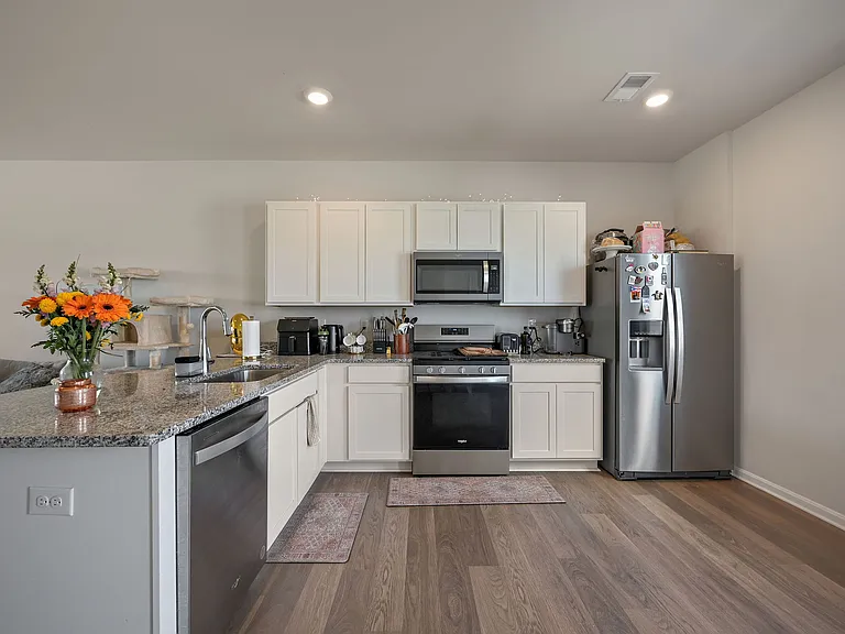 203 Ridgely Blvd — Photo 6